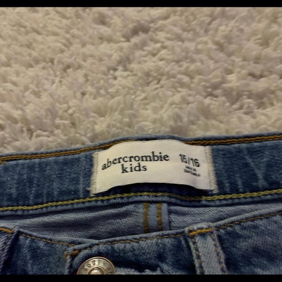Kid shorts .. size 13/14 - Picture 2 of 2